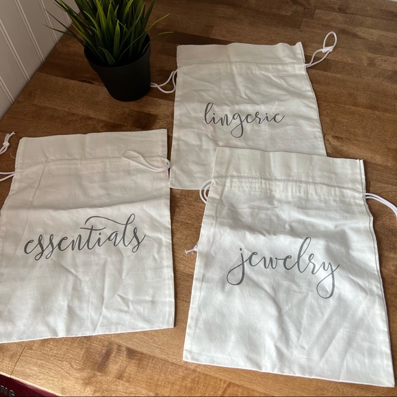 NWOT! Giftable Travel Accessory Bags - Picture 6 of 6